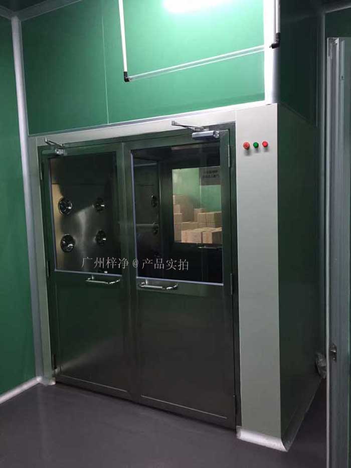 風淋室（又名空氣浴塵室、風淋房、風淋門、空氣吹淋室、AIR SHOWER，風淋設備，風淋機之類）