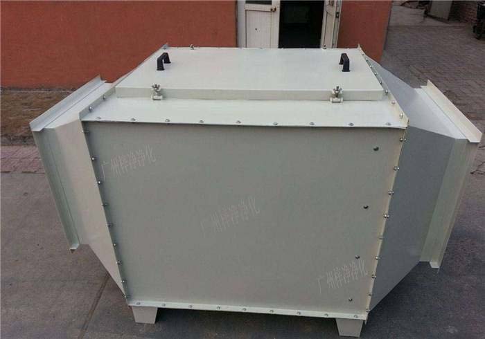 空氣過濾箱內部結構裝的初效空氣過濾器，高效空氣過濾器，風機組合而成。