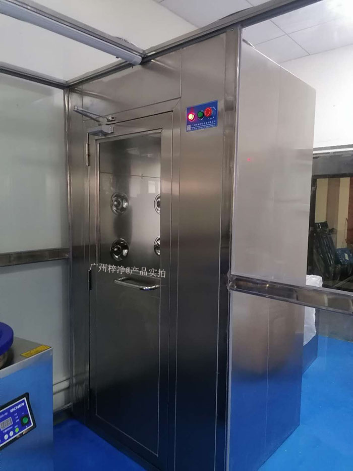 不銹鋼風(fēng)淋室產(chǎn)品實(shí)拍圖 不銹鋼風(fēng)淋室產(chǎn)品實(shí)拍圖