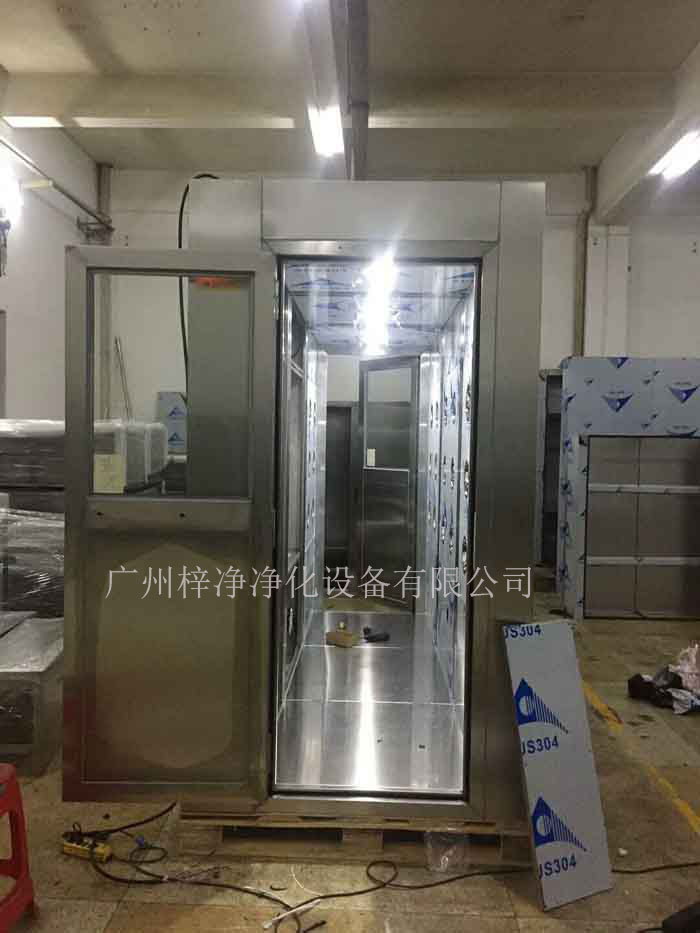首先檢查風(fēng)淋室的電源是否接通 首先檢查風(fēng)淋室的電源是否接通