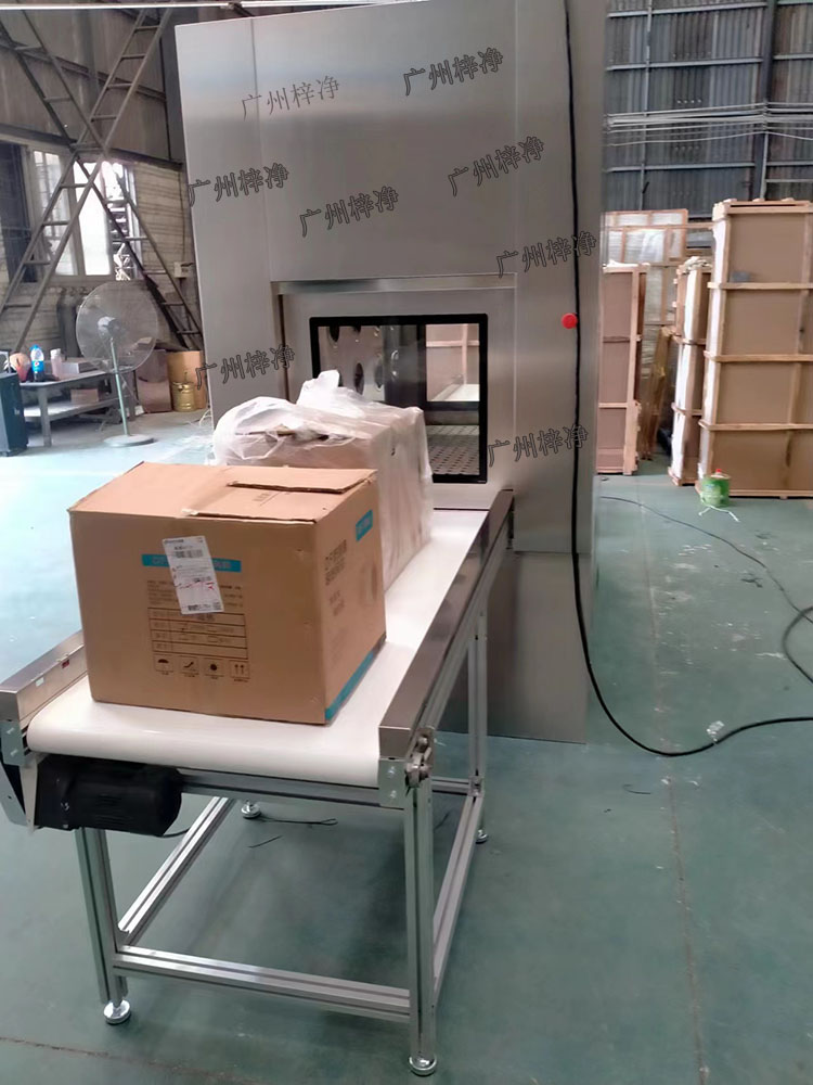 輸送線風淋傳遞窗與輸送線貨淋室是潔凈室中用于物品傳遞和空氣凈化的關(guān)鍵設(shè)備。 輸送線風淋傳遞窗與輸送線貨淋室是潔凈室中用于物品傳遞和空氣凈化的關(guān)鍵設(shè)備。