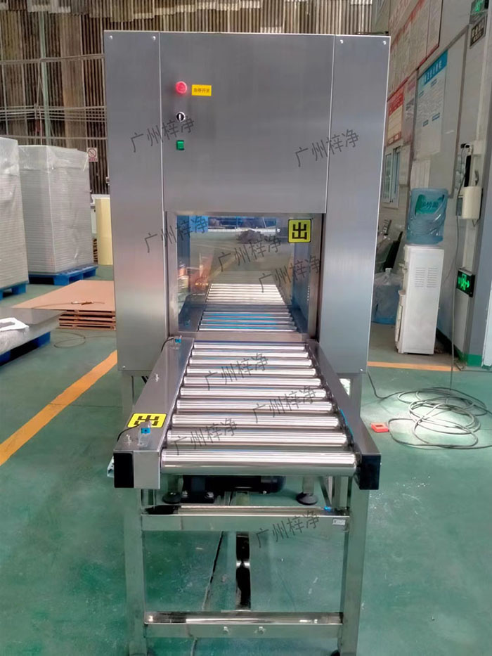 輸送線風淋傳遞窗與輸送線貨淋室是潔凈室中用于物品傳遞和空氣凈化的關(guān)鍵設(shè)備。 輸送線風淋傳遞窗與輸送線貨淋室是潔凈室中用于物品傳遞和空氣凈化的關(guān)鍵設(shè)備。