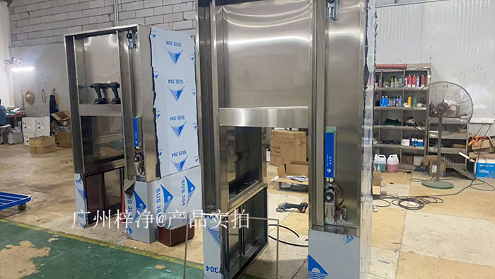 全自動感應輸送帶傳遞窗的電氣問題處理需要從選型、安裝、運行、維護、故障處理及安全注意事項等多方面進行全面考慮。