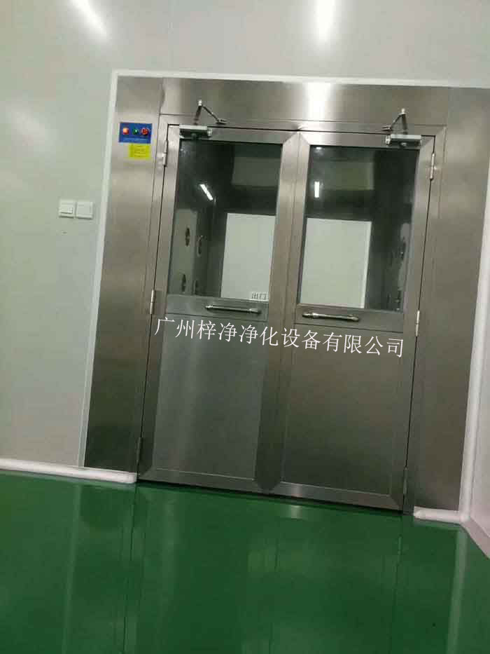 檢查風(fēng)淋室高效過(guò)濾器和初效過(guò)濾器是否干凈,如有灰塵或雜質(zhì),應(yīng)進(jìn)行清潔或更換。 檢查風(fēng)淋室高效過(guò)濾器和初效過(guò)濾器是否干凈,如有灰塵或雜質(zhì),應(yīng)進(jìn)行清潔或更換。