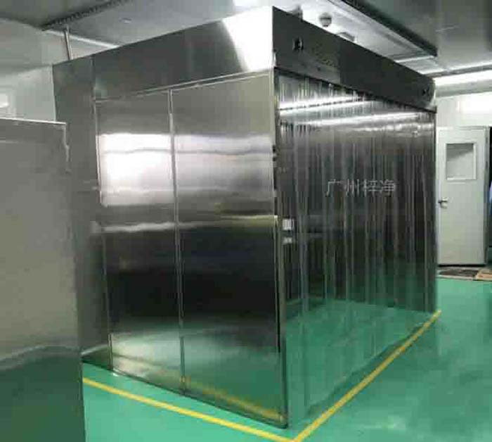 潔凈層流罩通過特殊的氣流組織，形成均勻、穩定的氣流層，確保工作區域內的空氣潔凈度。