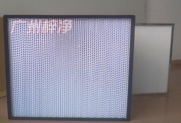 HS有隔板高效過濾器可廣泛用于光學電子、LCD液晶制造，生物醫藥、精密儀器、飲料食品，PCB印刷等行業無塵凈化車間的空調末端送風處。